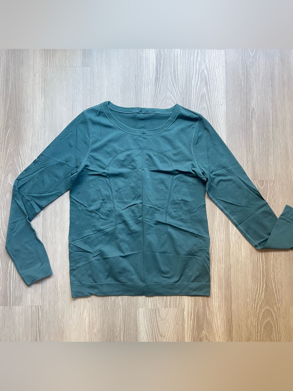 Lululemon Long SleeveTeal Mesh Top Size Large